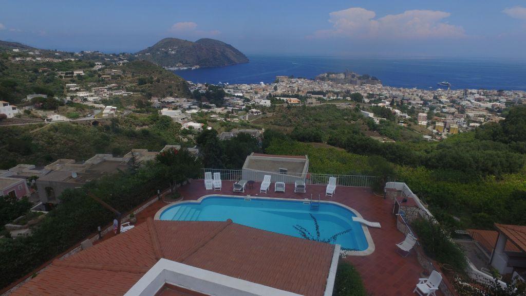 Villa La Terrazza sull' Arcipelago | Case e ville - Isole Eolie & Lipari - Isole della Sicilia