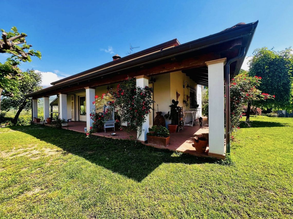 Villa Un Oasi di Pace a Pochi Passi dal Mare | Sarzana & Castelnuovo Magra - Houses and Villas - Lunigiana mare, Sarzana & Colline del Sole