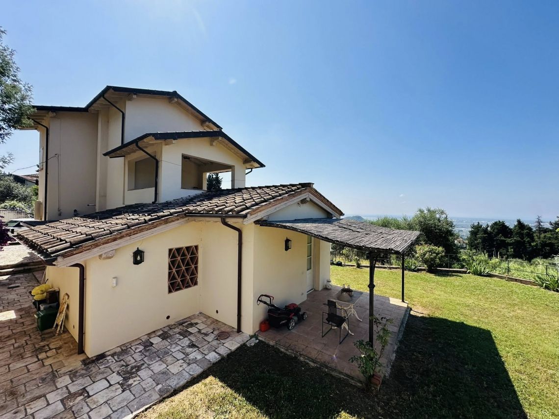 Il Casale della Musica e del Buon Vino | Camaiore - Case e ville - Versilia