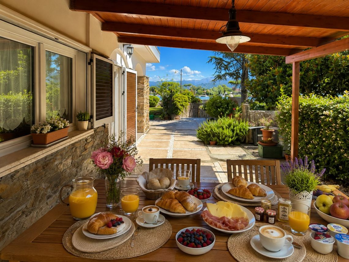 Villa Regina di Bocca di Magra | Bocca di Magra / Fiumaretta / Montemarcello/Marinella - Houses and Villas - Bocca di Magra / Fiumaretta / Marinella / Montemarcello