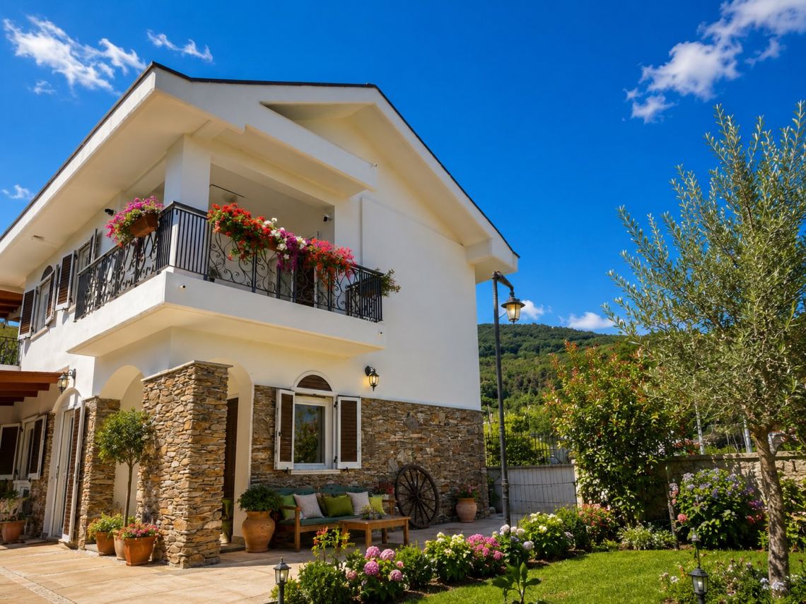 Villa Regina di Bocca di Magra | Bocca di Magra / Fiumaretta / Montemarcello/Marinella - Houses and Villas - Bocca di Magra / Fiumaretta / Marinella / Montemarcello