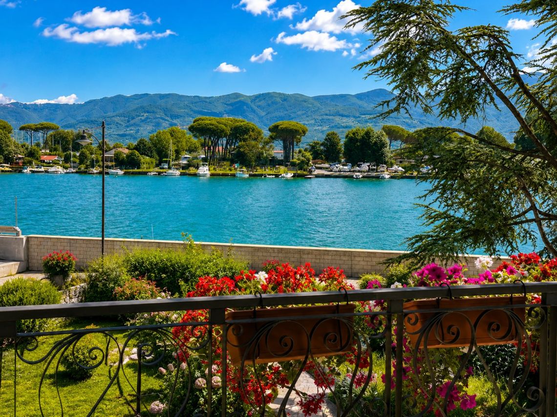 Villa Regina di Bocca di Magra | Bocca di Magra / Fiumaretta / Montemarcello/Marinella - Houses and Villas - Bocca di Magra / Fiumaretta / Marinella / Montemarcello
