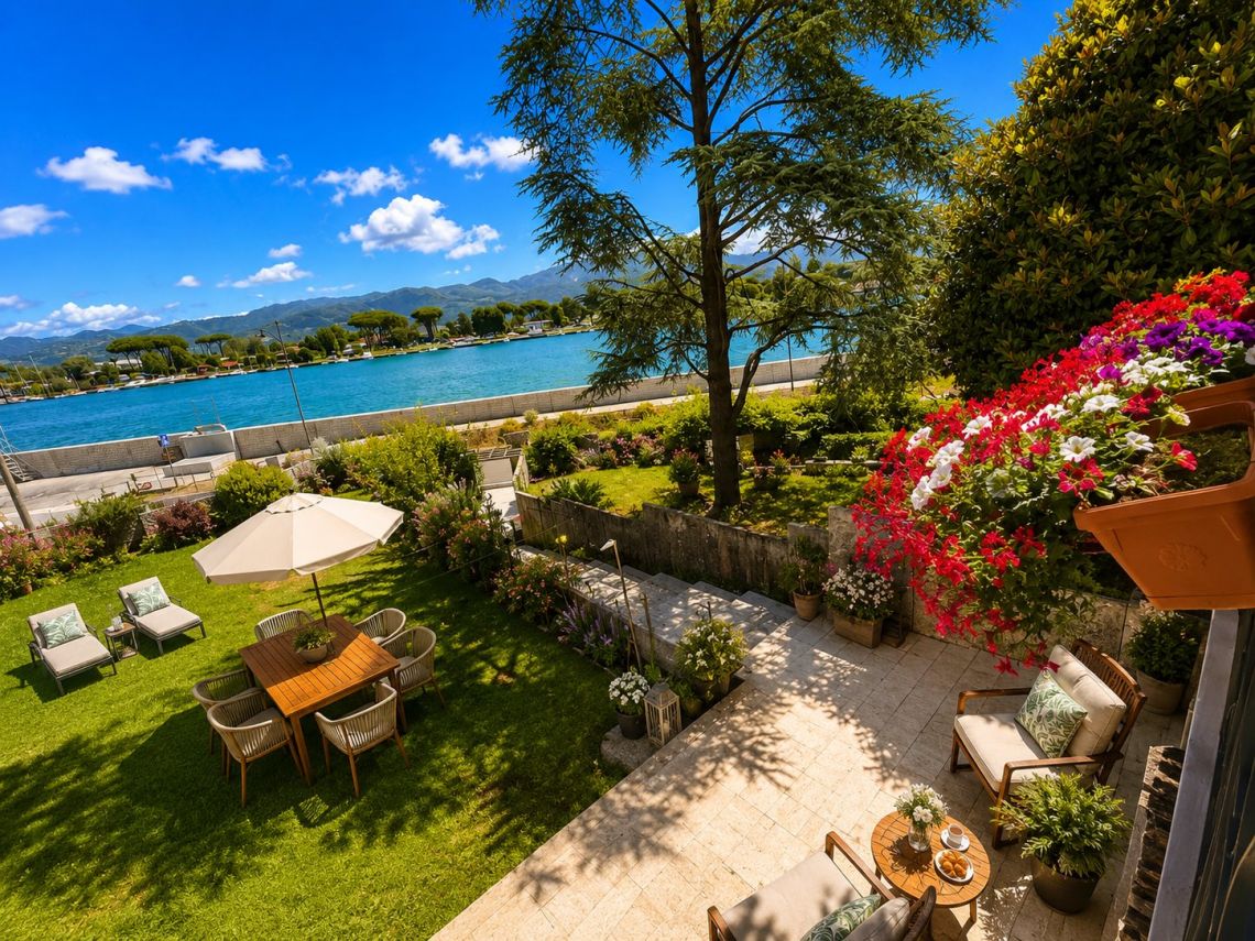 Villa Regina di Bocca di Magra | Bocca di Magra / Fiumaretta / Montemarcello/Marinella - Houses and Villas - Bocca di Magra / Fiumaretta / Marinella / Montemarcello