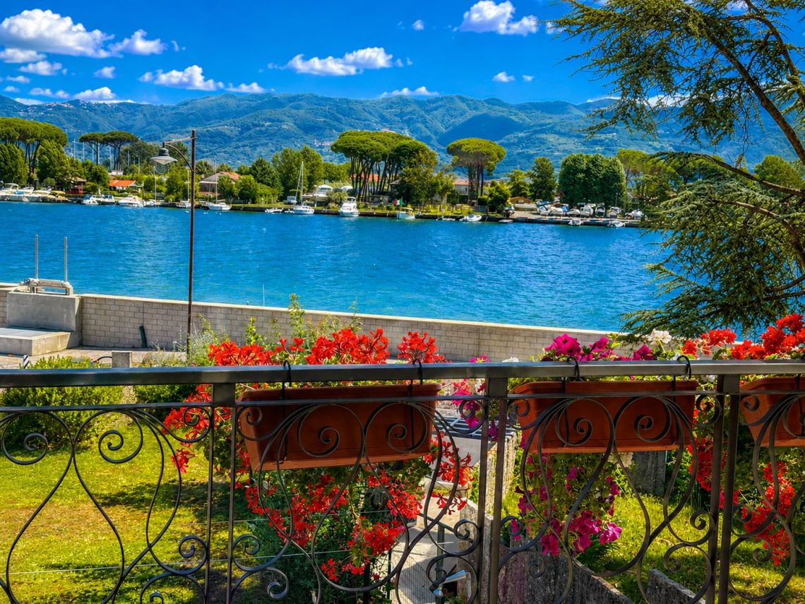 Villa Regina di Bocca di Magra | Bocca di Magra / Fiumaretta / Montemarcello/Marinella - Houses and Villas - Bocca di Magra / Fiumaretta / Marinella / Montemarcello