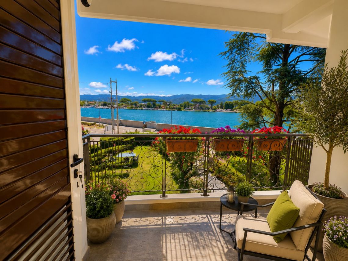 Villa Regina di Bocca di Magra | Bocca di Magra / Fiumaretta / Montemarcello/Marinella - Houses and Villas - Bocca di Magra / Fiumaretta / Marinella / Montemarcello