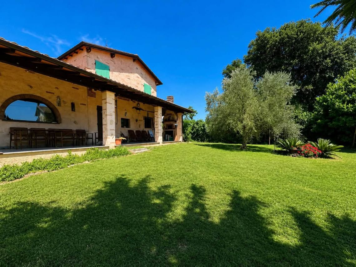 Antico Casale Santa Lucia | Камайор - Частные дома и виллы - Версилья