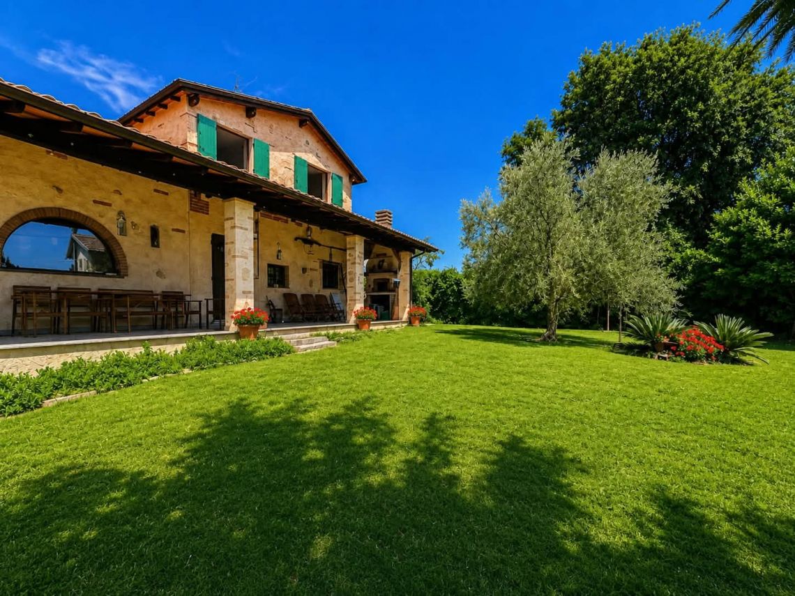 Antico Casale Santa Lucia | Камайор - Частные дома и виллы - Версилья