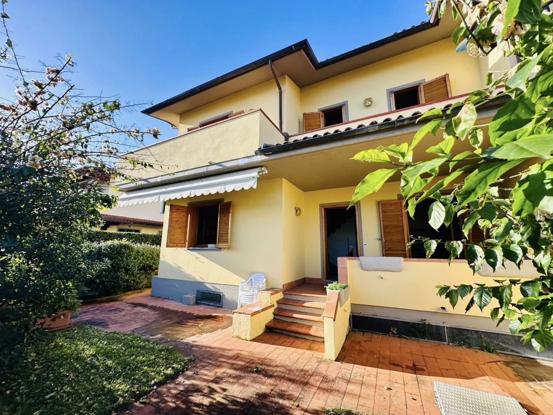 Villa il Sole a Marina di Pietrasanta | Marina di Pietrasanta - Case e ville - Versilia