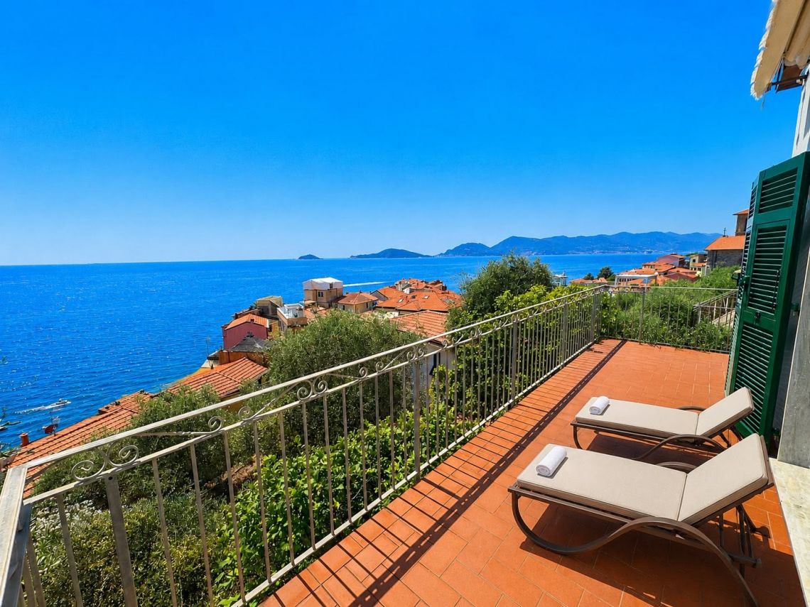 Villa Il Sole su Tellaro | Lerici/San Terenzo/Tellaro - Case & Ville di Pregio - Golfo dei Poeti