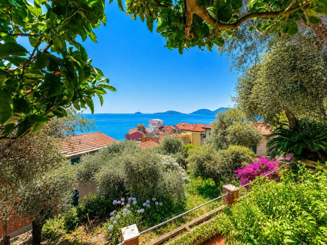 Villa Il Sole su Tellaro | Lerici/San Terenzo/Tellaro - Case & Ville di Pregio - Golfo dei Poeti