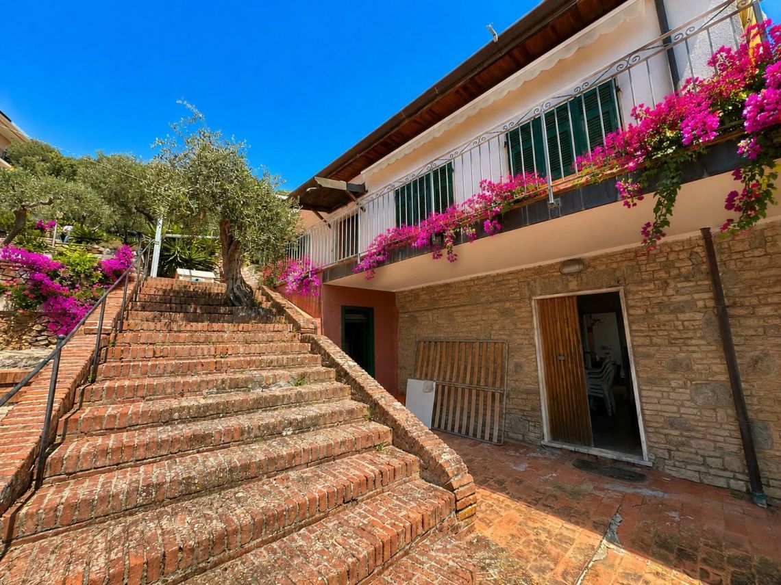 Villa Il Sole su Tellaro | Lerici/San Terenzo/Tellaro - Case & Ville di Pregio - Golfo dei Poeti