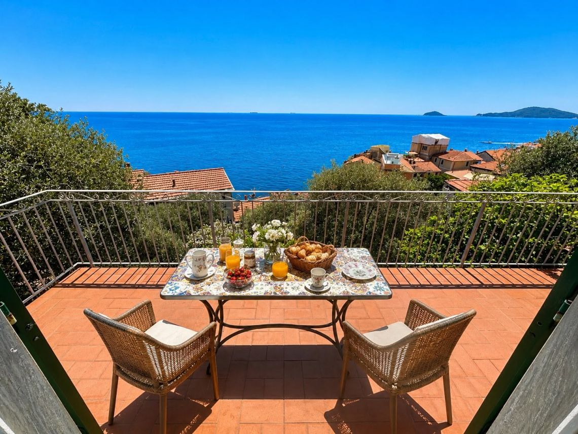 Villa Il Sole su Tellaro | Lerici/San Terenzo/Tellaro - Case & Ville di Pregio - Golfo dei Poeti
