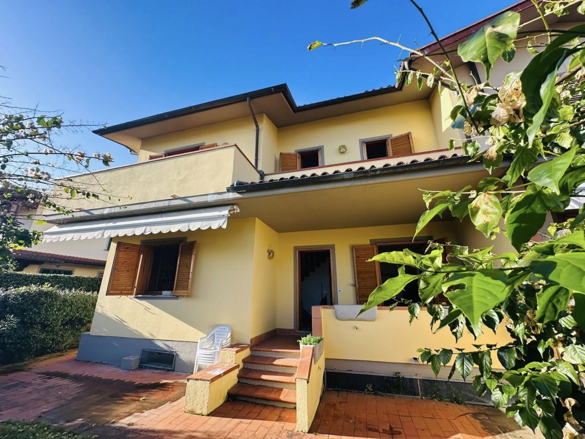 Villa il Sole a Marina di Pietrasanta | Case e ville - Marina di Pietrasanta - Versilia