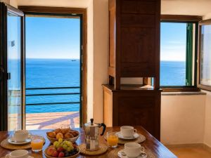 Una Terrazza sul Mare  |  -  - 