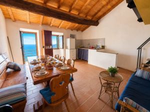 Una Terrazza sul Mare  |  -  - 