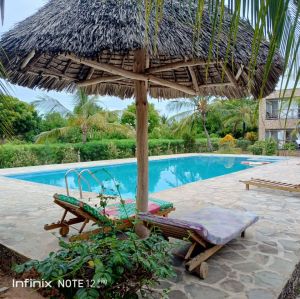 Villino Bwaga Moyo |  -  - 