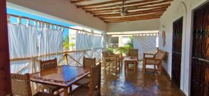 Villino Bwaga Moyo |  -  - 