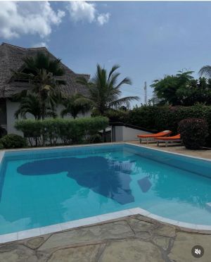Salama Paradise |  -  - 