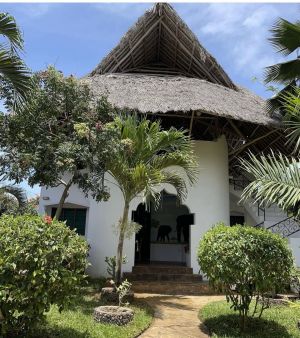 Salama Paradise |  -  - 