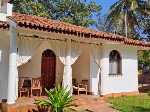 Eco Lodge Mwembe Resort |  -  - 