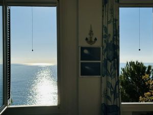La Casa a Picco sul Mare  |  -  - 