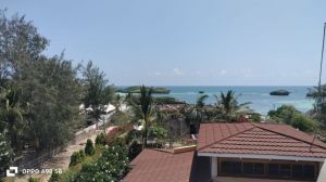 A Due Passi dal Paradiso |  -  - 
