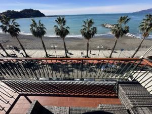 Il Fronte Mare di Sestri Levante |  -  - 