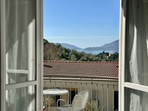 Una Gemma Turchese in Baia Blu |  -  - 