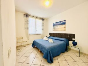 Una Gemma Turchese in Baia Blu |  -  - 