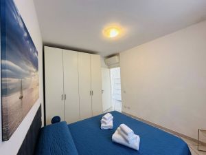 Una Gemma Turchese in Baia Blu |  -  - 