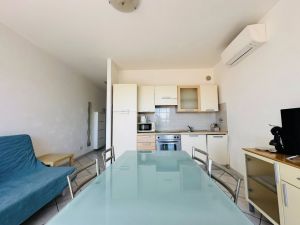 Una Gemma Turchese in Baia Blu |  -  - 