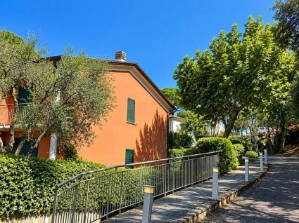 Una Gemma Turchese in Baia Blu |  -  - 