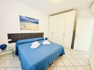 Una Gemma Turchese in Baia Blu |  -  - 