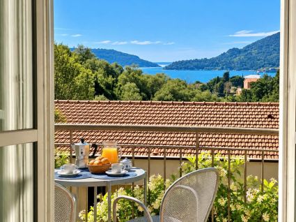 Una Gemma Turchese in Baia Blu |  -  - 