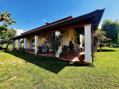 Villa Un Oasi di Pace a Pochi Passi dal Mare - Houses and Villas